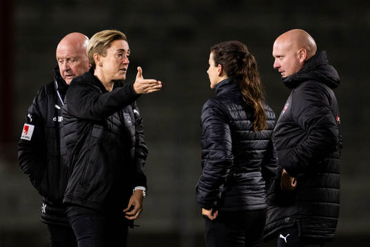 FC Rosengårds sportchef Therese Sjögran i samtal med