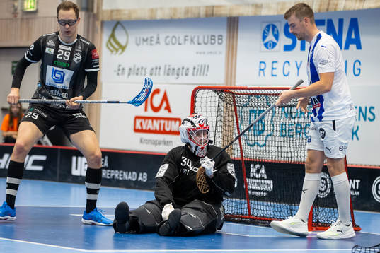 Dalens målvakt Anton Grönlund och Helsingborgs Linus
