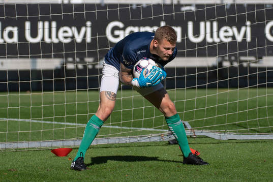 Örgrytes Robin Wallinder innan fotbollsmatchen i