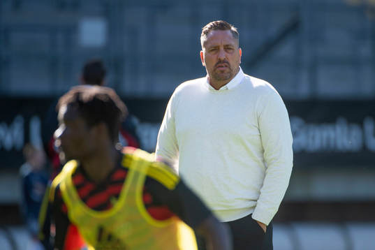 Östersunds tränare Magnus Powell innan fotbollsmatchen i