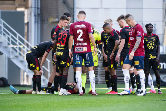 Östersunds Kristian Novak har ont