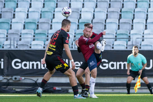 Östersunds Kristian Novak och Örgrytes Nicklas Bärkroth