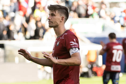 Örgrytes lagkapten Daniel Paulson deppar