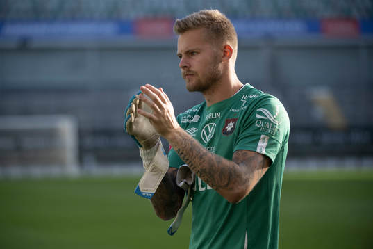 Örgrytes målvakt Robin Wallinder deppar