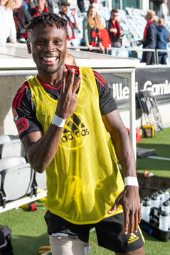 Östersunds Sam Mensiro jublar