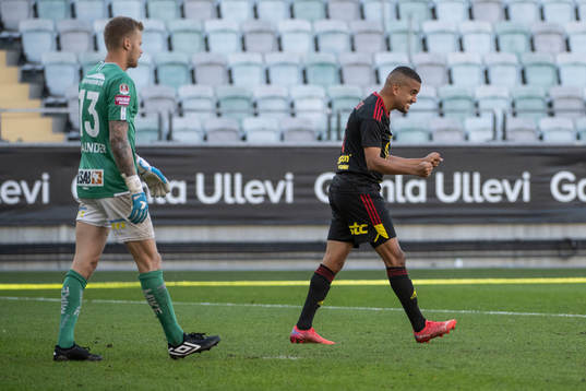 Örgrytes målvakt Robin Wallinder deppar medan Östersunds