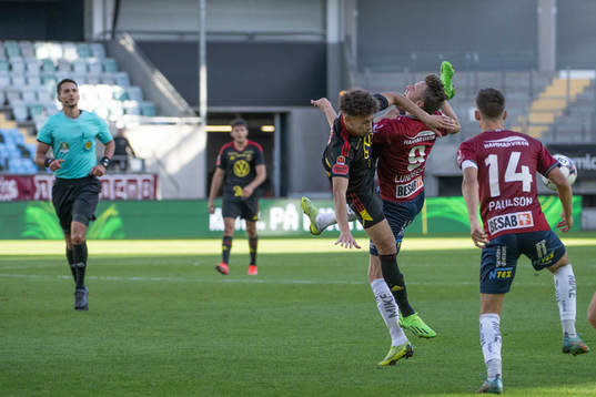 Östersunds Ziad Ghanoum och Örgrytes Viktor Lundberg