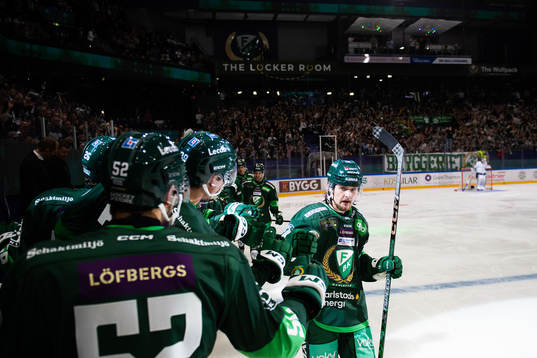 Färjestads Linus Johansson jublar