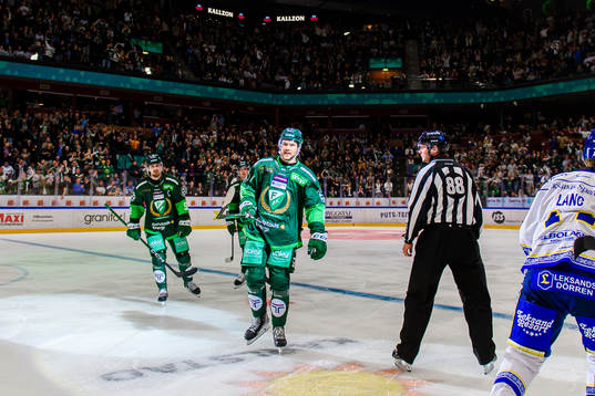 Färjestads Theodor Lennström jublar