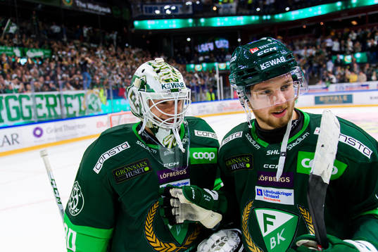 Färjestads målvakt Matthew Tomkins  och Marcus Westfält