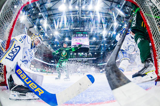 Färjestads Theodor Lennström skjuter 3-1 bakom Leksands