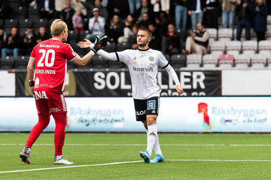 Örebros målvakt William Eskelinen och Benjamin