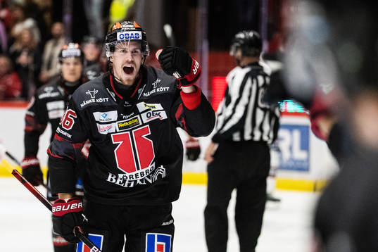 Örebros Emil Larsson jublar