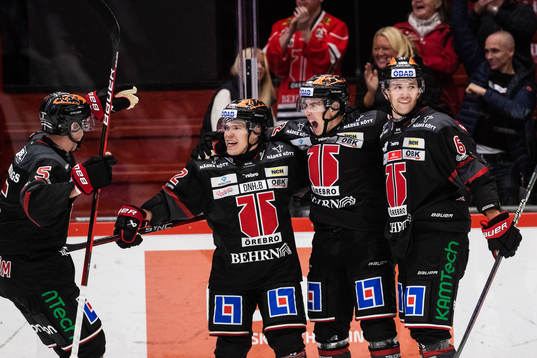 Örebros Robert Leino jublar med Petrus Palmu, Gustav