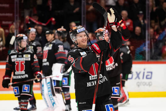 Örebros Gustav Backström jublar