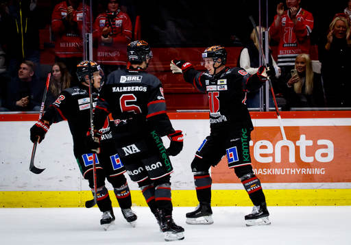 Örebros Robert Leino jublar