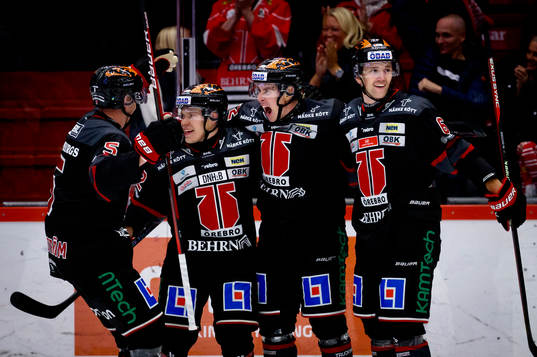 Örebros Robert Leino jublar