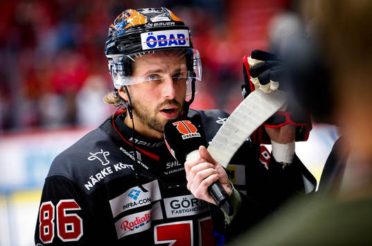 Örebros Mathias Bromé blir intervjuad