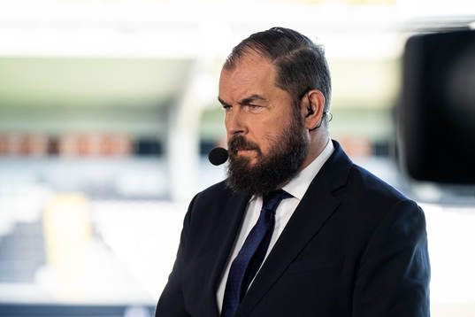 Discoverys Alexander Axén i studion