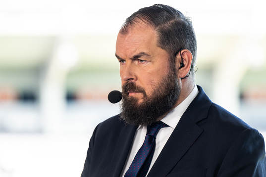 Discoverys Alexander Axén i studion