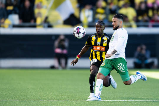 Hammarbys Mohanad Jeahze och Häckens Ibrahim Sadiq
