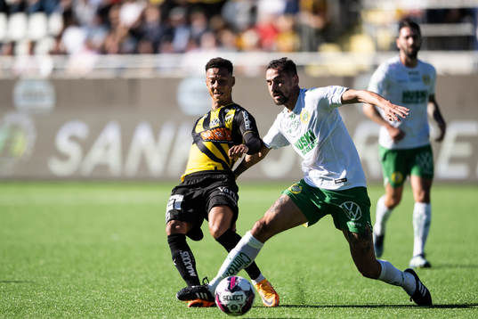 Häckens Tobias Sana och Hammarbys Loret Sadiku