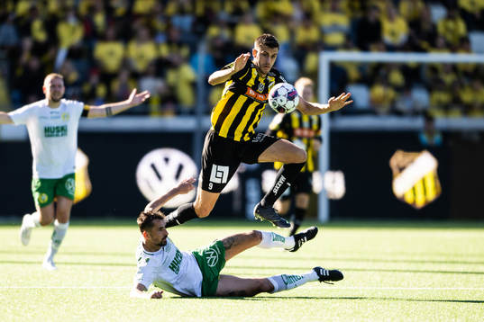 Hammarbys Loret Sadiku och Häckens Alexander Jeremejeff