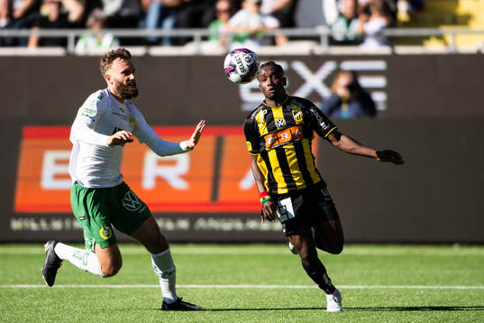 Hammarbys Simon Sandberg och Häckens Ibrahim Sadiq