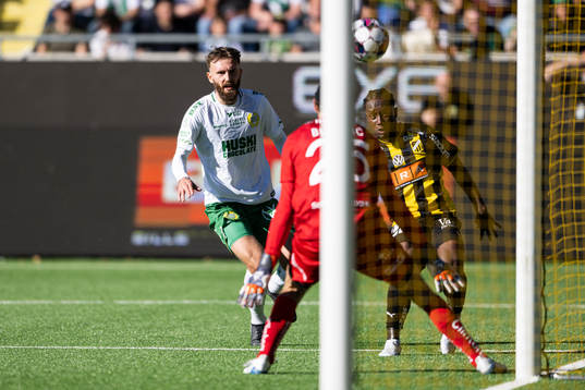 Hammarbys Simon Sandberg och Häckens Ibrahim Sadiq