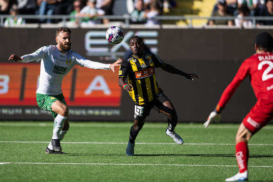 Hammarbys Simon Sandberg och Häckens Ibrahim Sadiq