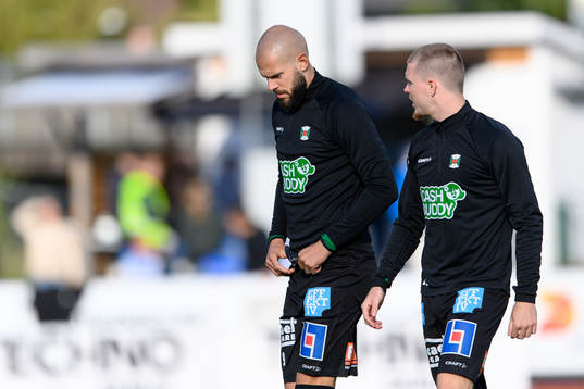 Varbergs Robin Simovic och Anton Liljenbäck före