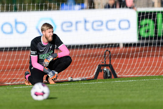 Varbergs målvakt Fredrik Andersson före fotbollsmatchen i