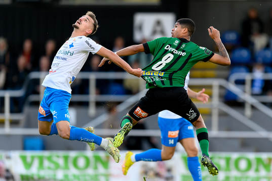 Värnamos Ajdin Zeljkovic och Varbergs Luke Le Roux