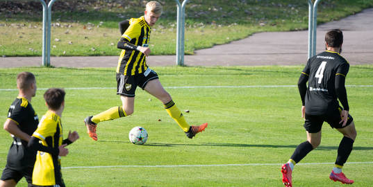 IFK Hässleholms 16-årige debutant Linus Roslund  i