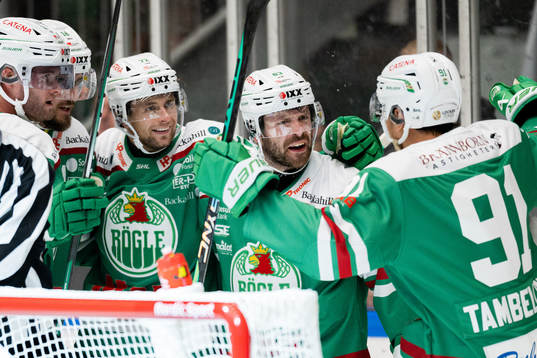 Rögles Daniel Zaar, Riley Sheen ch Adam Tambellini jublar