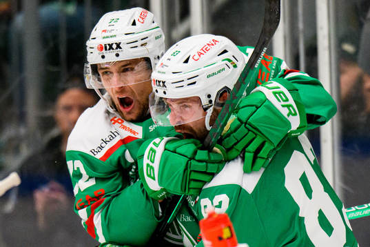 Rögles Daniel Zaar och Riley Sheen jublar