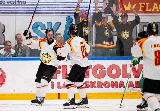 Brynäs Johan Larsson och Oula Palve jublar