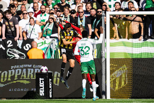 Häckens Alexander Jeremejeff och Hammarbys målvakt Davor