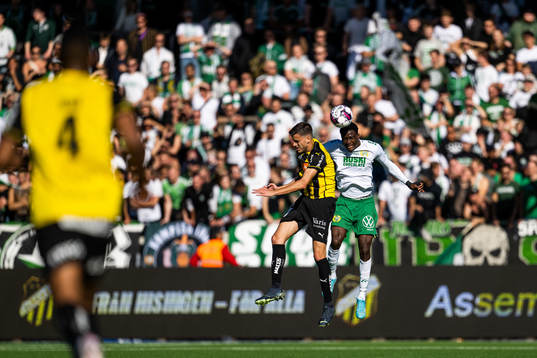 Häckens Alexander Jeremejeff och Hammarbys Nathaniel Adjei