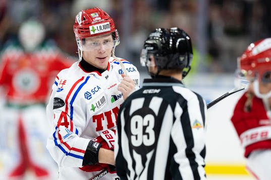 Timrås Erik Walli Walterholm lämnar planen