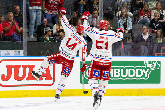Timrås Emil Pettersson och Anton Lander jublar