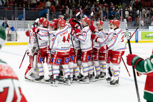 Timrås spelare jublar