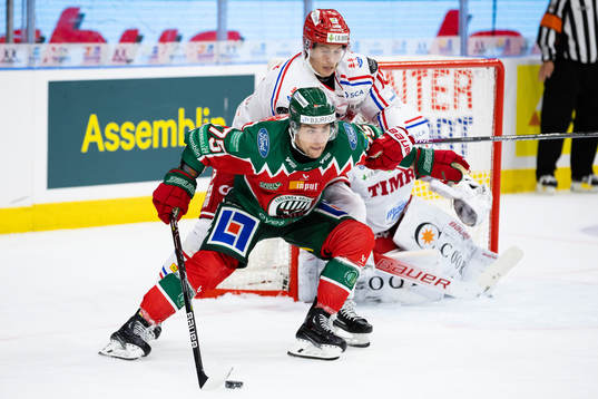 Frölundas Radan Lenc och Timrås Robin Alvarez