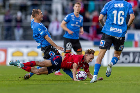 Östers Isak Magnusson och Halmstads Joel Allansson