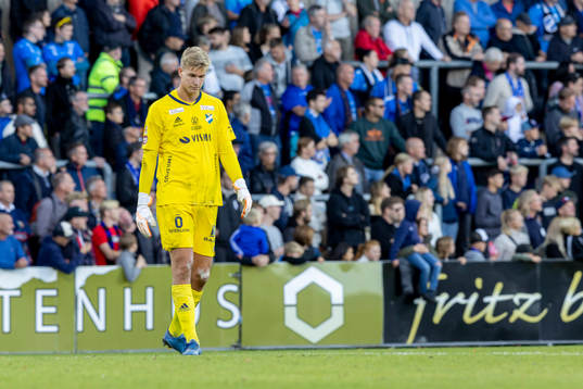 Östers målvakt Mathias Nilsson deppar