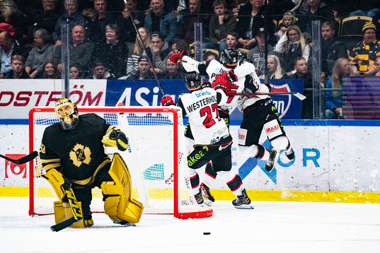 Malmö Redhawks Carl Persson och Ponthus Westerholm jublar