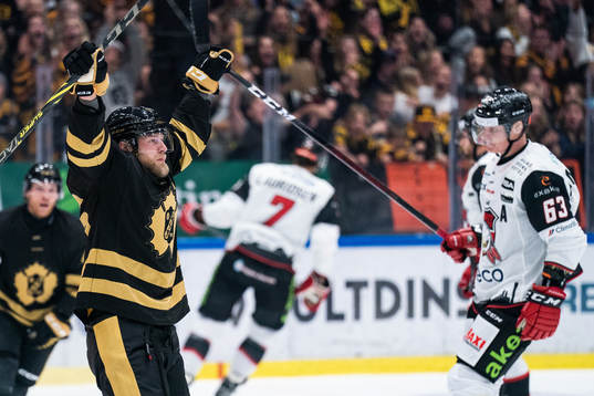 Skellefteås Oscar Möller jublar