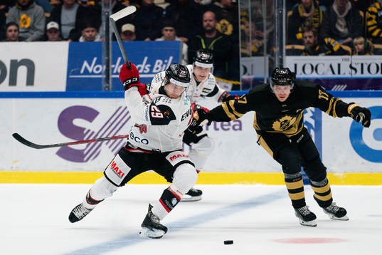 Malmö Redhawks Eric Engstrand och Skellefteås Pär