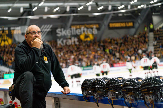 Skellefteås materialförvaltare Torbjörn Lundqvist  före