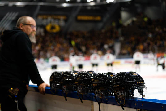 Skellefteås materialförvaltare Torbjörn Lundqvist  före